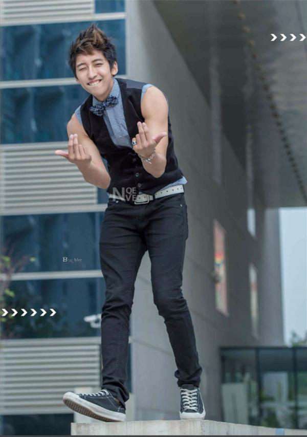 Whoseman-4-明星教練男丁格爾-芬達-全裸非全見寫真書